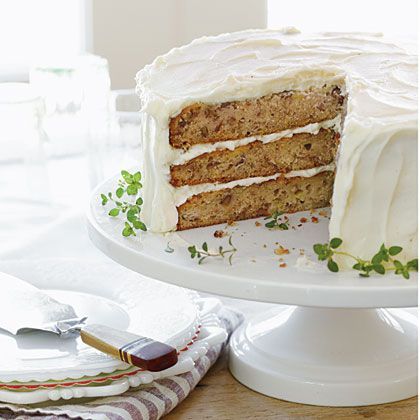 Hummingbird Cake Hummingbird Cake Recipes, Classic Southern Recipes, Southern Cake, Hummingbird Cake, White Chocolate Cheesecake, Preppy Kitchen, Carrot Cake Recipe, Cake With Cream Cheese, Banana Cake