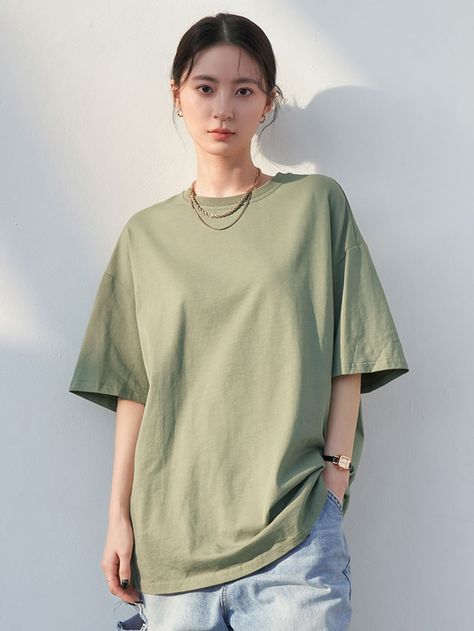 Green Oversized Tshirt, Plain Tshirt Outfit, Drop Shoulder Tshirt, Mint Green Shirts, Oversize Tshirt Outfits, Classic Capsule Wardrobe, Drop Shoulder Tee, Mid Length Sleeves, Green Tshirt