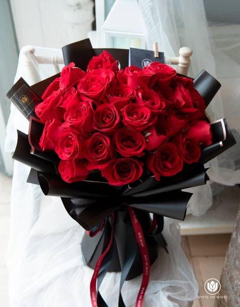 30 Stalks Red Roses, Classic Red never goes wrong! Red Rose Arrangements, Red Flower Bouquet, Red Roses Bouquet, Valentine Bouquet, Rose Flower Pictures, Flower Bouquet Diy, Flower Gift Ideas, Red Rose Bouquet, Flower Arrangements Simple