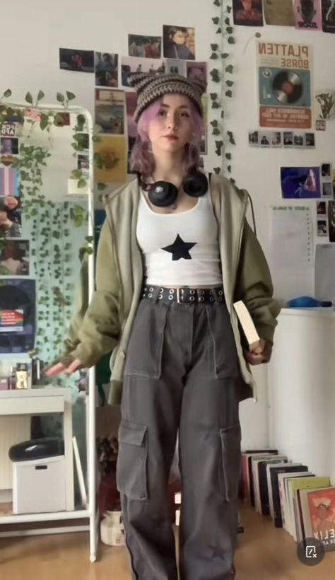 Streetwear Fashion Alternative, Rileycore Outfits, Izzycore Outfits, Grunge Y2k Drawing, Grunge Core Aesthetic Outfits, Y2k Grunge Outfits Aesthetic, Jadecore Outfits, Outfit Inspo Nonbinary, Soft Grudge Aesthetics Outfits