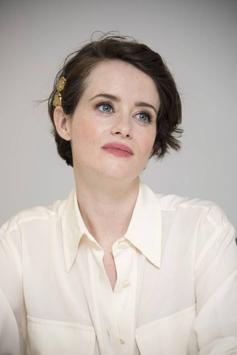 Clare Foy, Ryan Gosling Meme, Claire Foy, Space Tourism, The Astronaut, Dark Blonde Hair, Stanley Kubrick, Salon Style, Ryan Gosling