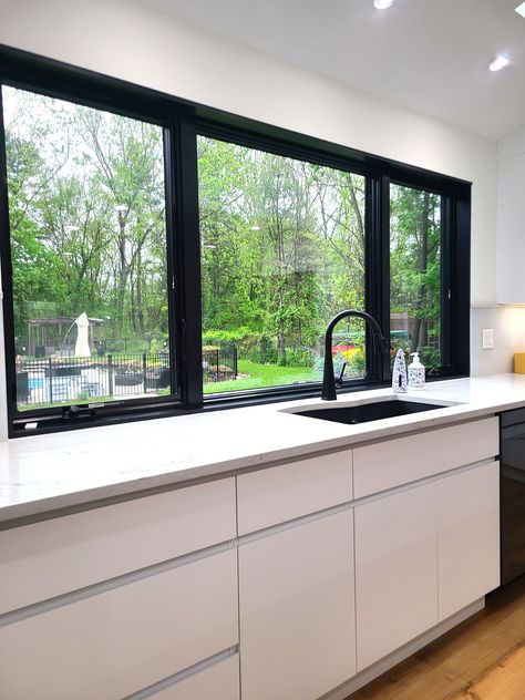 Window Design In Kitchen, Panoramic Kitchen Window, Kitchen Against Window, Kitchen Panoramic Window, Pantry Window Ideas, Kitchen With Glass Window, Kitchen Ideas Window Over Sink, Kitchen Sliding Window Ideas, Kitchen With A Big Window