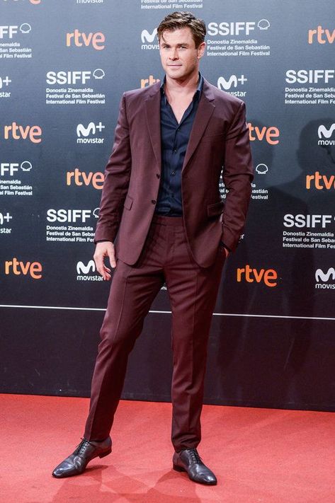 Men of the MCU- MFA Inspiration Album - Album on Imgur Shirt Combination Men, Burgundy Blazer Outfit, Hollywood Suits, Style Archetypes, Men's Suiting, Snowwhite And The Huntsman, Social Dress, San Sebastian Film Festival, Boss Dress