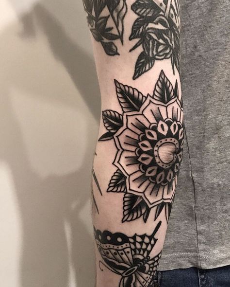 Pin by lero on TRADITIONAL ~ | Tattoos, Mandala tattoo, Elbow tattoos | @giftryapp Mandala Tattoo Elbow, Tattoo Elbow, Berlin Tattoo, Tattoos Black, Tattoos Mandala, Traditional Tattoo Sleeve, Elbow Tattoos, Geniale Tattoos, Old School Tattoo Designs