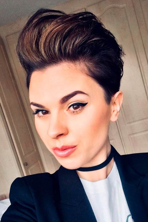 35 Looks With A Faux Hawk For The Bold | LoveHairStyles.com Girl Faux Hawk, Pixie Faux Hawk, Faux Hawk Women, Short Faux Hawk, Coolest Hairstyles, Fohawk Haircut, Inspired Hairstyles, Older Women's Hairstyles, Faux Hawk Hairstyles