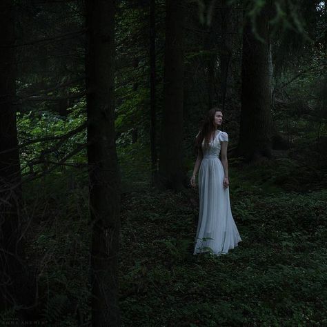 Dark Fairycore Photoshoot, Cottage Core Photoshoot, Creative Senior Pictures, Summer Senior Pictures, Fairy Photoshoot, Dark Fairytale, Grad Photoshoot, Dreamy Photography, Grad Pics