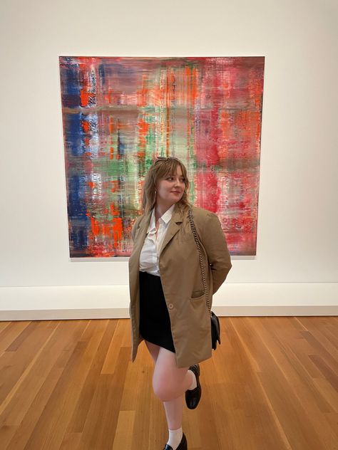 Midsize oversized blazer academia style art museum looks and aesthetic ideas Art Museum Outfit Plus Size, Art Museum Aesthetic Outfit Plus Size, Oversized Outfit Midsize, Midsize Dark Academia, Midsize Aesthetic Photography, Look Midsize, Museum Outfit Ideas, April Inspiration, Museum Vibes