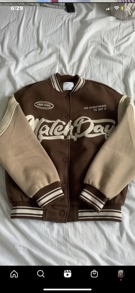 Brown Varsity Jacket Outfit, Letterman Jacket Aesthetic, Brown Letterman Jacket, Varsity Jacket Aesthetic, Letterman Jacket Outfit, Varsity Outfit, Senior Jackets, Varsity Jacket Outfit, Cute Nike Outfits