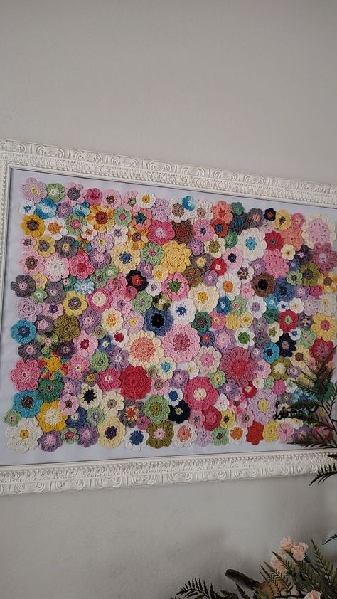 Loom Crochet, Crochet Wall Art, Granny Square Crochet Patterns Free, Crochet Wall Hangings, Learn How To Crochet, Butcher Block Countertops, Chic Kitchen, Crochet Flower Patterns, Crochet Stitches Patterns