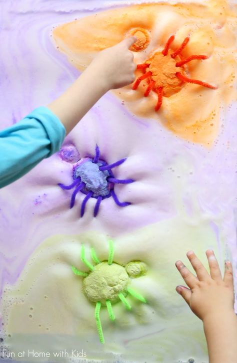 Halloween Sensory Play, Science Halloween, Soap Foam, Home With Kids, Halloween Sensory, Halloween Science, Halloween Preschool, Easy Halloween Crafts, Hand Crafts