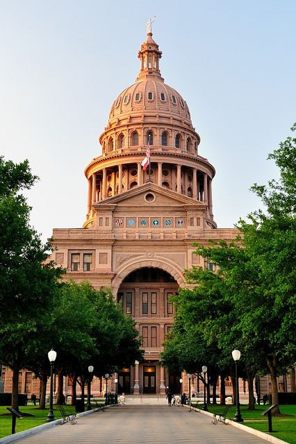 Austin Texas Capitol, Austin Capitol, Tartarian Architecture, Pics Inspo, Vernacular Architecture, Capitol Building, Grad Pics, Classical Architecture, Usa Travel