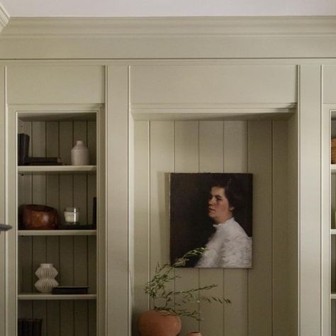 Becca Interiors on Instagram: "A calm and collected corner in the study of our Darien Colonial project 🌿 find the hue we chose for the custom cabinetry in this space linked in our Paint Colours story highlight, exclusively on the @AyrBarns INSPIRE blog! #BeccaInteriors #AyrBarns 📷 @rikkisnyder" Colonial Powder Room, Becca Interiors, School House White, Colonial Living Room, Inchyra Blue, Calming Spaces, House White, Farrow And Ball Paint, School House