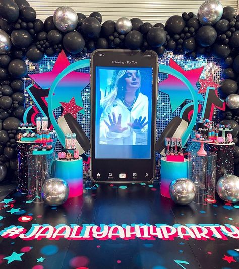 Youtube Party, Diy Tiktok, Event Signage, Shop With Me, Design Event, Surprise Party, Kids Events, Tick Tock, Diy Party Decorations