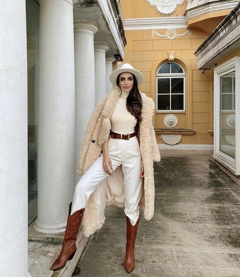 Cappadocia Winter Outfit, Cappadocia Outfit Winter, Capadocia Outfit, Cappadocia Outfit, Beige Clothes, Winter Style Guide, Photo Posing, Blogger Outfits, Zara Fashion