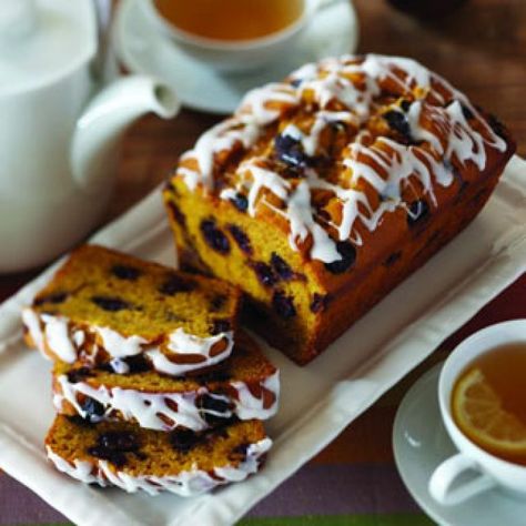 Blueberry Pumpkin Bread - Farm Flavor Recipe Pumpkin Blueberry, Blueberry Pumpkin, Tea Breads, Best Pumpkin Bread Recipe, Highbush Blueberry, Sweet Bakes, Blueberry Bread, Pumpkin Bread Recipe, Blueberry Recipes