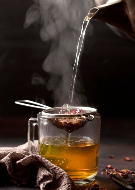 Healing Tea Recipes, Hot Winter Drinks, Tea For Colds, Herbal Tea Benefits, Smoothie Bowl Healthy, Healing Tea, Diy Snacks, Winter Tea, Cocktail Photography