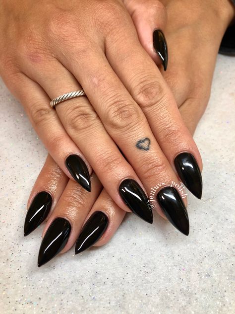 Black Stiletto Gelx Nails Cute Short Sharp Nails, Goth Stelito Nails, Nail Inspo Short Stilleto, Short Sharp Nails Design, Steletoes Nails Short, Medium Stelito Nails, Stiletto Heart Nails, Black Nails Ideas Stiletto, Black Stelito Nails