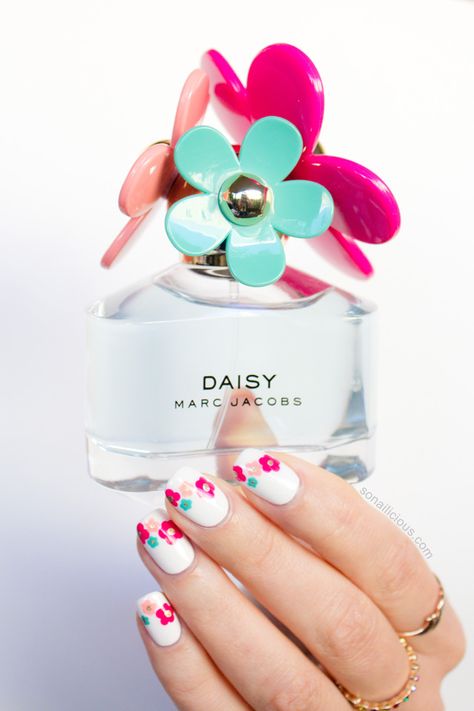 Tutorial: Marc Jacobs Daisy Delight Inspired Spring Nail Art Marc Jacobs Nail Polish, Marc Jacobs Daisy Perfume, Marc Jacobs Perfume, Sunflower Nail Art, Daisy Perfume, Nail Designs Tutorial, Nail Art At Home, New Nail Designs, Marc Jacobs Daisy