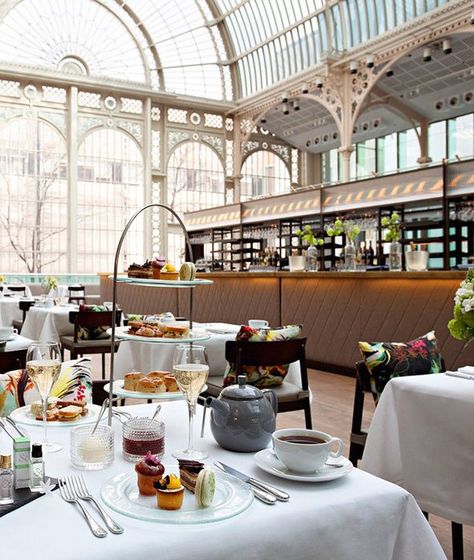 Paul Hamlyn Hall at The Royal Opera House Afternoon Tea London, Best Afternoon Tea, Afternoon Tea Set, Royal Opera House, Fortnum Mason, London Baby, The Shard, Fortnum And Mason, Voyage Europe