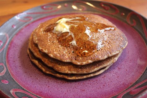 Acorn Pancake Recipe and How to Process Acorns for Eating - Homestead Honey Acorn Pancakes, Acorn Recipes, Acorn Recipe, Acorn Flour, Eating Acorns, Off The Grid Living, Farmhouse Cooking, No Flour Pancakes, Flour Pancakes