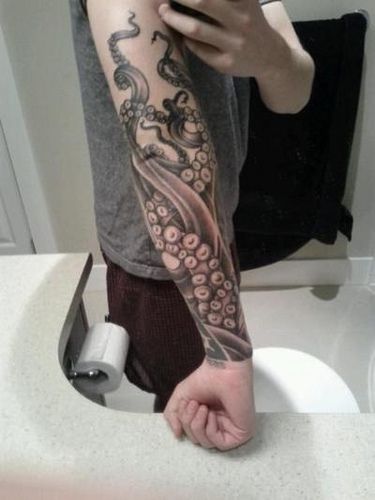 Octopus Tattoos Arm, Tentacle Tattoo, Tattoo Planning, Octopus Tattoo Sleeve, Kraken Tattoo, Squid Tattoo, Peter Pans, Second Tattoo, Nice Tattoos