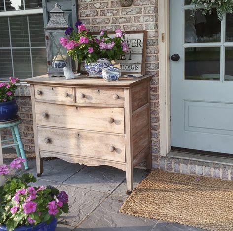 Spring Welcome Front Porch Dresser Ideas, Front Porch Buffet Table, Dresser On Front Porch Decor, Porch Dresser Ideas, Dresser Front Porch, Dressers On Front Porch, Dresser On Porch Ideas, Outdoor Dresser Ideas Porches, Dresser On Front Porch