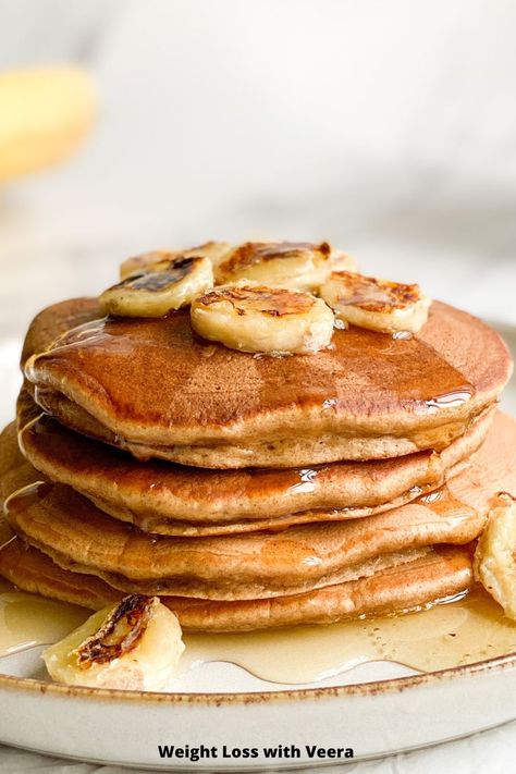 WOW! These low calorie banana pancakes are not only healthy but super delicious! Weight loss has never been so easy! #lowcalorie #weightloss #healthy #healthyrecipes #weightlossrecipes #skinnyrecipe #bananabread #banana #breakfast #breakfastidea #breakfastrecipe Low Calorie Banana, Low Calorie Banana Bread, Low Calorie Pancakes, Pancakes Banana, Banana Bread Pancakes, Bread Pancakes, Low Calorie Breakfast, Caramelized Bananas, Banana Breakfast