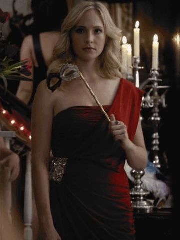 Vampire Diaries Costume, Mascarade Ball, Caroline Forbes Aesthetic, Forbes Aesthetic, Tvd Caroline, Vampire Barbie, Masquerade Outfit, Stefan And Caroline, Tvd Dr