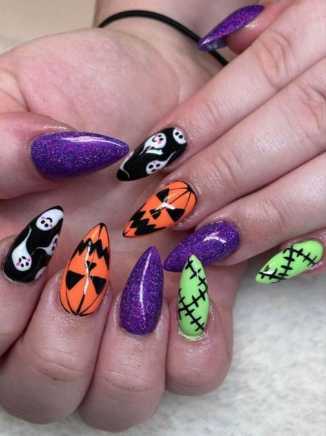 Fun Halloween Nails, Black Halloween Nails, Holloween Nails, Simple Fall Nails, Halloween Acrylic Nails, Cute Halloween Nails, Pumpkin Nails, Purple Nail Designs, Sparkle Nails