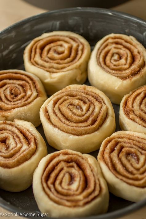 Soft And Fluffy Cinnamon Rolls, Cinnabon Recipe, Cheese Store, Cinnamon Bun Recipe, Fluffy Cinnamon Rolls, Cinnamon Roll Recipe Homemade, Cinnamon Rolls Easy, Best Cinnamon Rolls, Breakfast Sweets