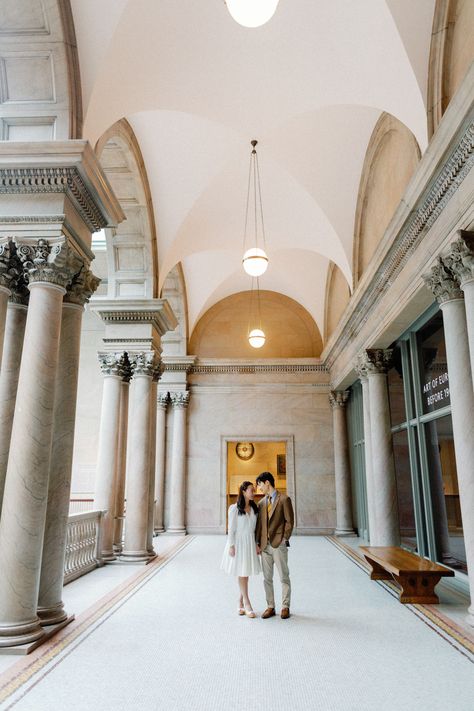 A Morning Engagement Session at the Art Institute | artistrieco.com Chicago Engagement Pictures, Chicago Engagement Photos, Engagement Pictures Poses, Chicago Engagement, Chicago Art, The Art Institute Of Chicago, Engagement Poses, Wedding Engagement Photos, Art Institute Of Chicago