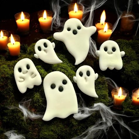 Edible Halloween cake and cupcake Toppers  Decorations made from Fondant Icing. Halloween Ghost Cake, Halloween Fondant, Ghost Cake, Cookie Decorations, Haunted House Party, Halloween Cake, Fondant Cupcakes, Fondant Toppers, Fondant Icing