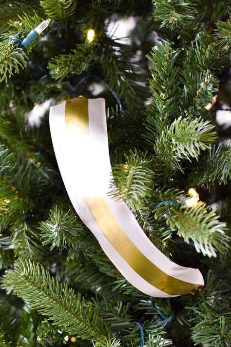 How to Put Ribbon on a Christmas Tree - Monica Wants It % Garland On A Christmas Tree, Christmas Tree Topper Ribbon, Christmas Tree Ribbon Garland, Ribbon On A Christmas Tree, Christmas Tree Decorating Themes, Ribbon Garland, Black Christmas Trees, White Christmas Trees, Ribbon On Christmas Tree