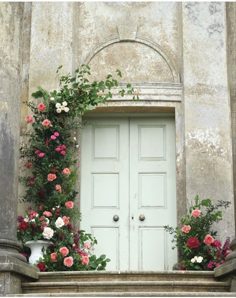 Flowers Around Door Frame, Wedding Entries, Entrance Door Decor, Bangkok Wedding, Barn Door Decor, Wedding Church Decor, Wedding Doors, Balcony Flowers, Diy Napkins