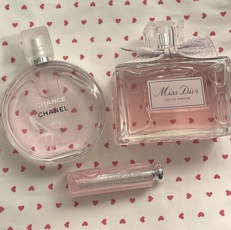 ୨୧ lunette ୨୧ on Instagram: “@lynnrutte <- my personal account 💌 . photo credits : @charmingxdarling on pinterest <3 . . . . . 🏷 #coquette #coquetteaesthetic…” Koleksi Parfum, Perfume Dior, Her Perfume, Fragrance Photography, Dior Girl, Skincare Products Photography, Parfum Chanel, Seni Vintage, Products Photography