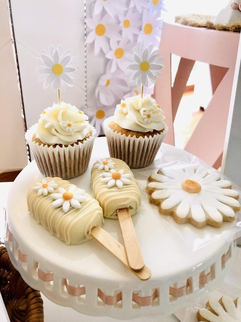 Daisy flower Birthday Party Ideas | Photo 1 of 14 | Catch My Party Daisy Treats Ideas, Daisy Flower Decorations, Daisy Dessert Table, Daisy Flower Birthday Party Ideas, Daisy Party Ideas, Flower Birthday Party Ideas, Daisy Birthday Party Ideas, Daisy Themed Party, Daisy 1st Birthday Party