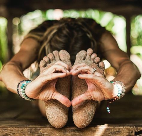 Yoga Photoshoot Ideas, Poses Easy, Hata Yoga, Yoga Poses Photography, Yoga Photoshoot, Yoga Routine For Beginners, Yoga Inspo, Yoga Branding, Yoga Barre