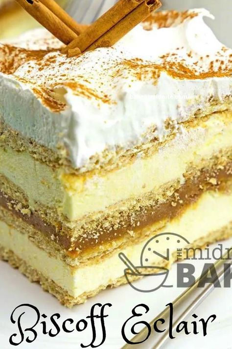 Easy No-Bake Biscoff Eclair Dessert Recipe. Make this dessert for valentine's day. Raisin Buns, No Bake Biscoff, Eclair Dessert, Eclairs Dessert, Icebox Desserts, Biscoff Recipes, Thanksgiving Pie Recipes, Eclair Recipe, Dessert Summer