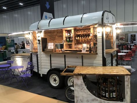 Horsebox Conversion, Beverage Trailer, Tavern Ideas, Lemonade Business, Horse Box Conversion, Trailer Bar, Catering Van, Own Business Ideas, Food Vans