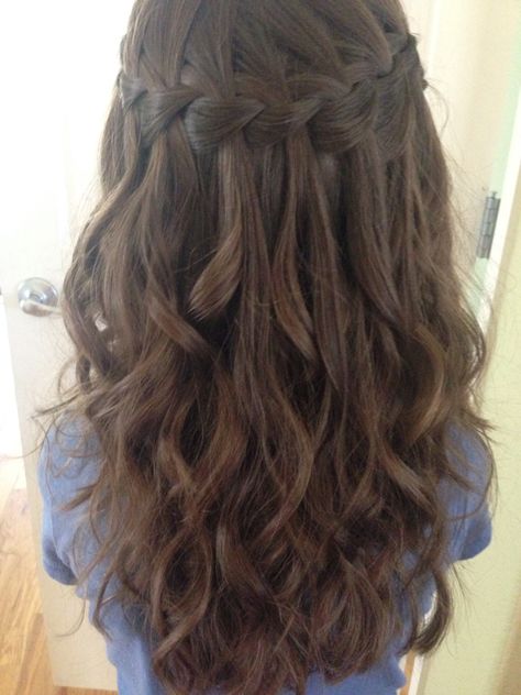 Waterfall braid I did on my niece with her next-day curls Military Hairstyles, Waterfall Braid With Curls, Women Locs, Waterfall Braid Hairstyle, 40s Hairstyles, 2020 Hairstyles, Braided Hairdo, Waterfall Braid, Pigtail Hairstyles