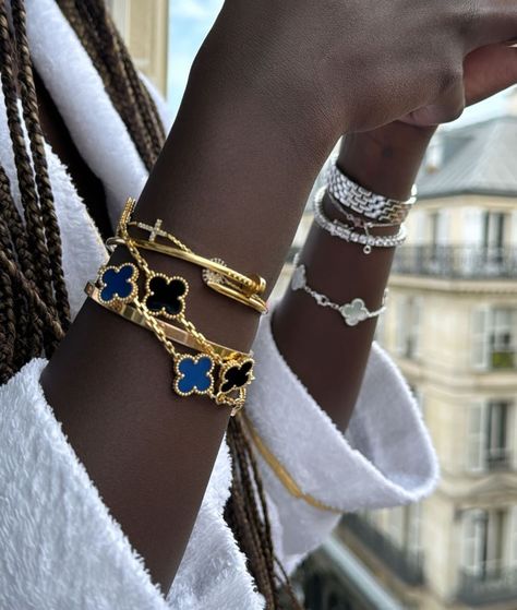 Van Cleef Bracelet Stack, Future Accessories, Van Cleef Bracelet, Cleef Bracelet, Simplistic Jewelry, Lirika Matoshi, Jewellery Photography Inspiration, Abundance Manifestation, Handbag Essentials