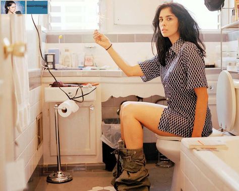 Female Celebrities on the Toilet - FartHub Adrianne Curry, Sarah Silverman, Jenny Mccarthy, Posh Spice, Stand Up Comedians, Saturday Night Live, Nicole Kidman, Awards Ceremony, Jennifer Aniston