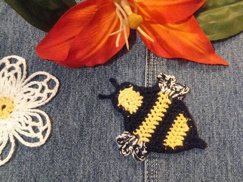 Crochet Bee Applique, Crocheted Appliques, Crochet Bees, Bee Applique, Garden Creatures, Crochet Appliques, Crochet Embellishments, Steel Crochet Hooks, Crochet Mandala Pattern