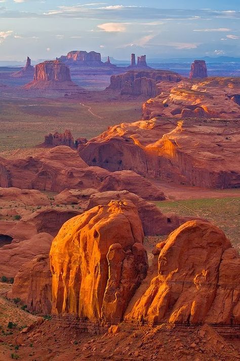 Overlooking Monument Valley From Hunt's Mesa, Arizona, USA Scenic Places, Arizona Landscape, Mesa Arizona, Have Inspiration, Psalm 46, Rock Formations, Alam Yang Indah, Red Rock, Beautiful Places To Visit