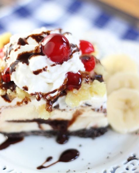 Banana Split Dessert Ice Cream, Sundae Ice Cream, Banana Split Ice Cream, Fudge Ice Cream, Banana Split Dessert, Icebox Cake Recipes, Ice Cream Dessert, Icebox Cake, Cream Desserts