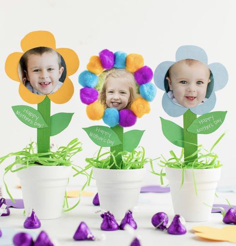 Made To Be A Momma, Mothers Day Crafts Preschool, Mothers Day Flower Pot, Pot Craft, Easy Mother's Day Crafts, Diy Mother's Day Crafts, Mother's Day Projects, Mother's Day Activities, Mother's Day Crafts