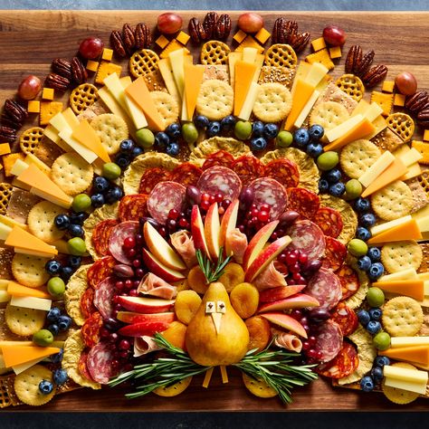 Delish Thanksgiving Buffets, Thanksgiving Cheese Board, Thanksgiving Potluck Ideas, Thanksgiving Cheese Boards, Turkey Charcuterie, Sweet Potato Casserole Crock Pot, Parmesan Roasted Green Beans, Thanksgiving Charcuterie Board, Charcuterie Trays