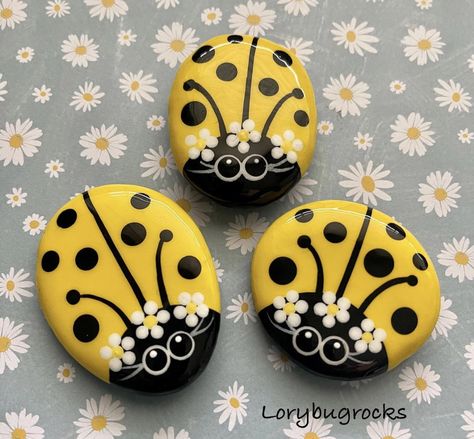 Lady Bug Painted Rocks, Ladybug Rocks, Garden Rock Art, Simple Things In Life, Diy Rock Art, Painted Rock Animals, Ladybug Art, Stone Art Painting, Painted Rocks Kids