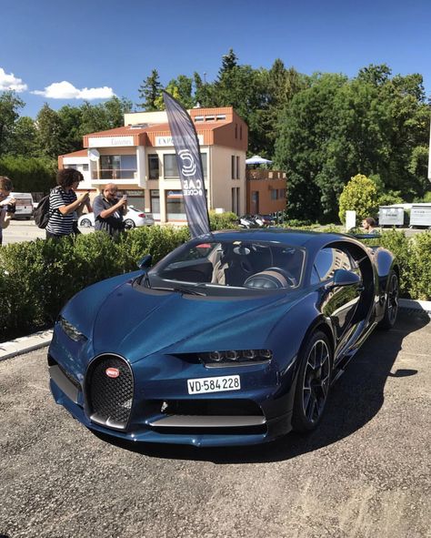 Bugatti Chiron in fully exposed Blue carbon fiber  Photo taken by: @liamgellett on Instagram Blue Bugatti Chiron, Blue Bugatti, New Tesla Roadster, Car 2023, Cool Truck Accessories, Tokyo Drift Cars, Cars Aesthetic, Aesthetic Cool, Ford Mustang Car