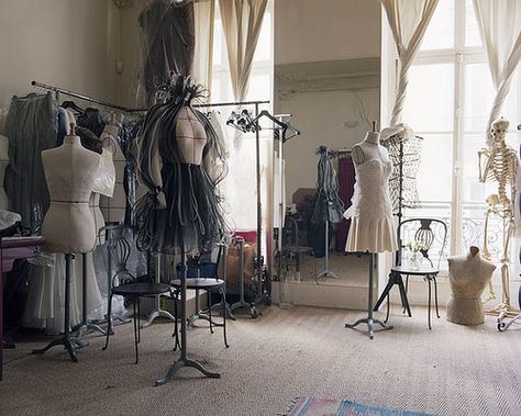 . Costume Designer Studio, Fashion Design Studio Workspaces, Atelier Ideas, Fashion Design Studio, Studio Workspace, Atelier Studio, Fashion Design Inspiration, Workspace Studio, Design Studio Workspace